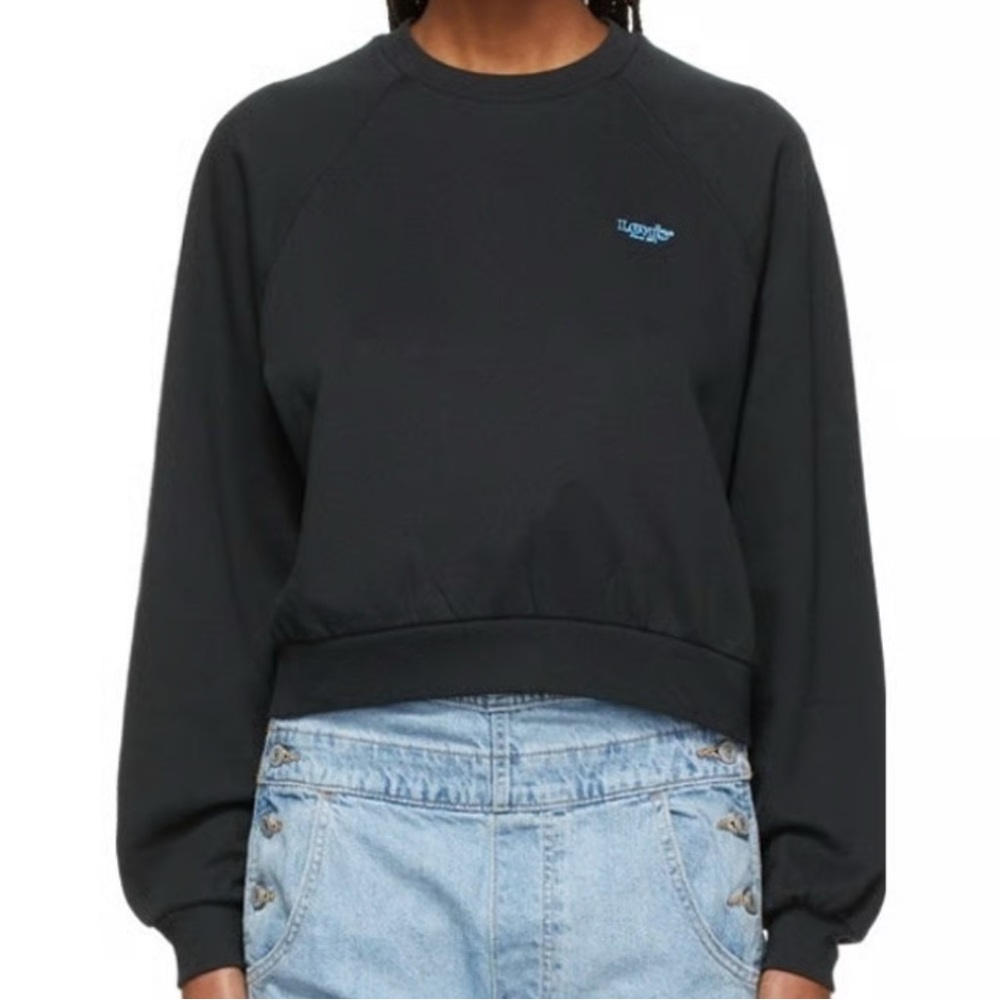 Black Levi's crewneck sweatshirt